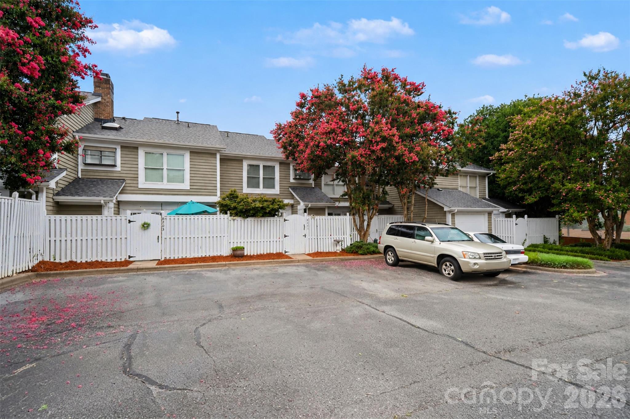 8205 Tradd Court — Charlotte