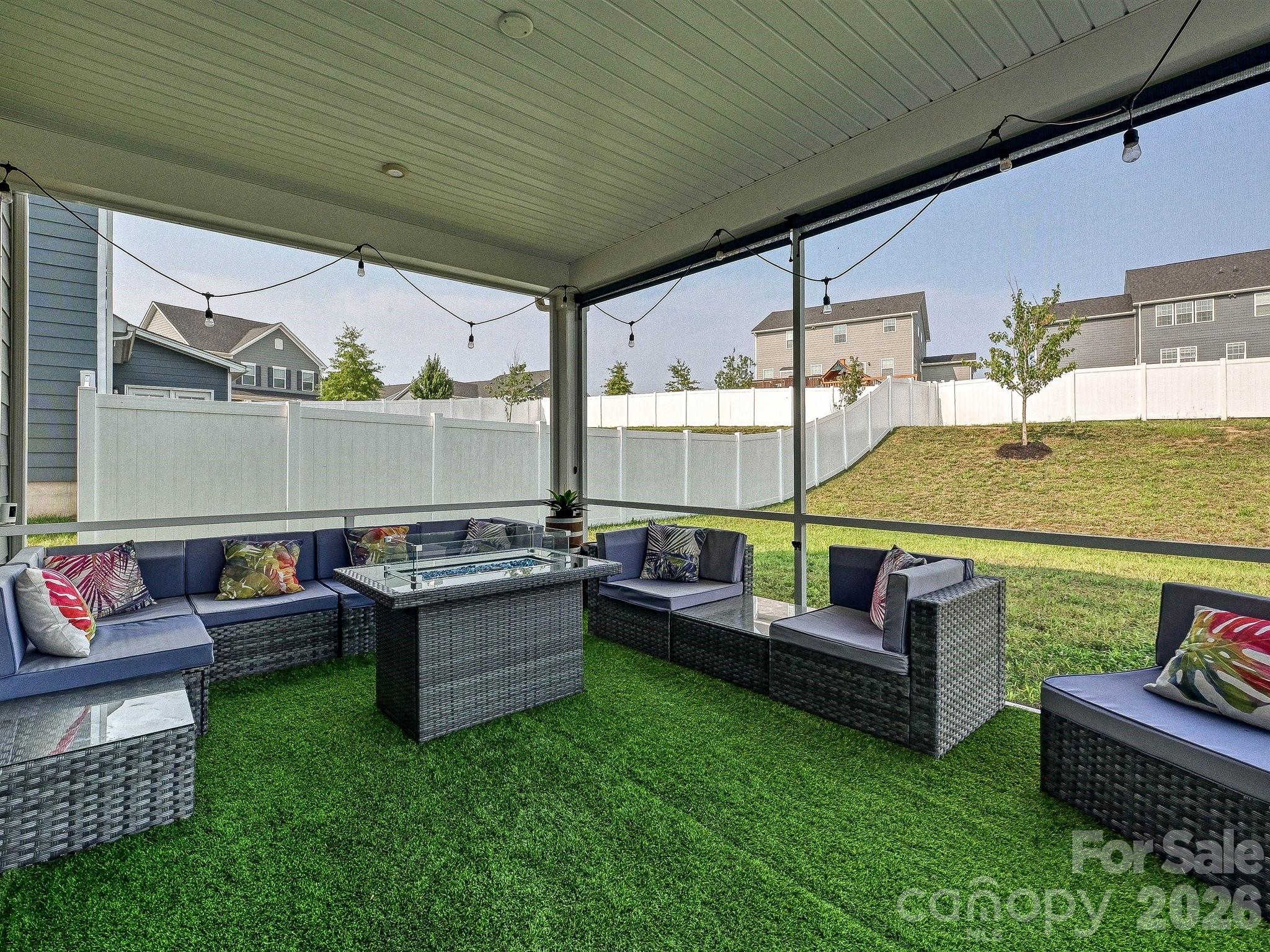 10016 Bowtie Lane — Huntersville