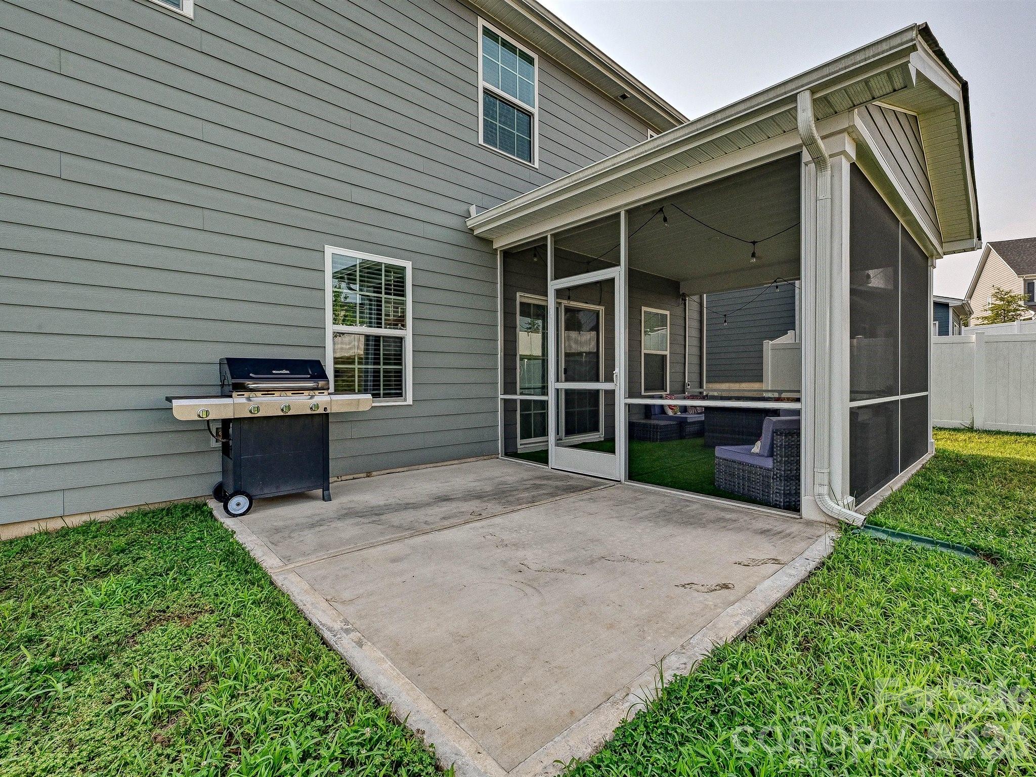 10016 Bowtie Lane — Huntersville