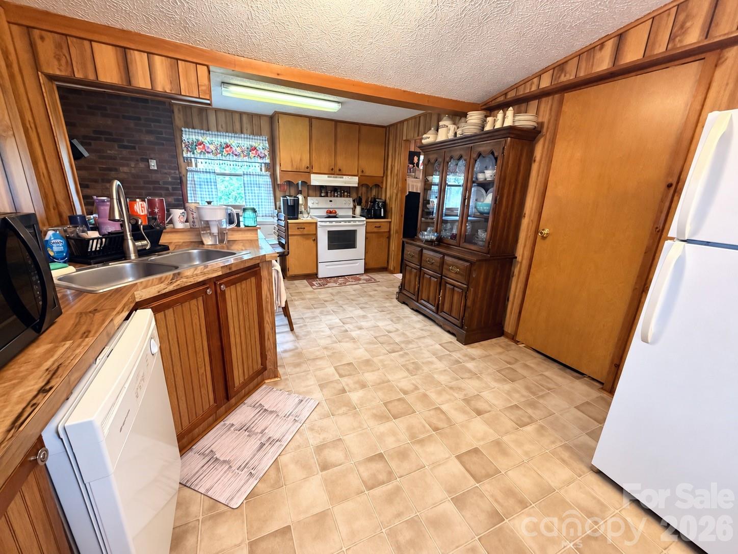 139 N Ridge Drive — Waynesville