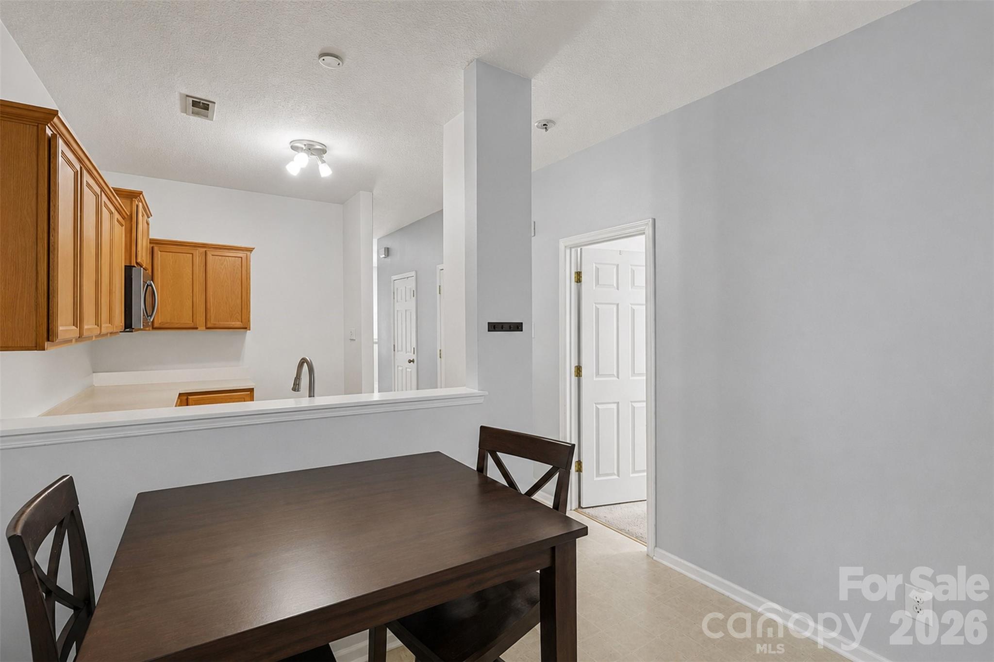 2729 Meadow Knoll Drive — Charlotte
