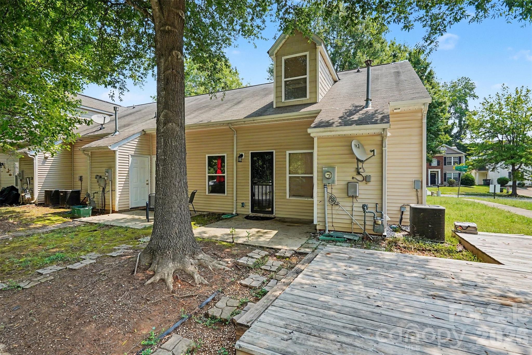 2729 Meadow Knoll Drive — Charlotte