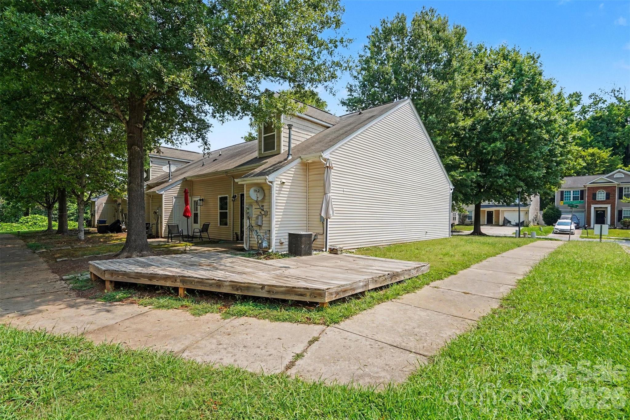 2729 Meadow Knoll Drive — Charlotte