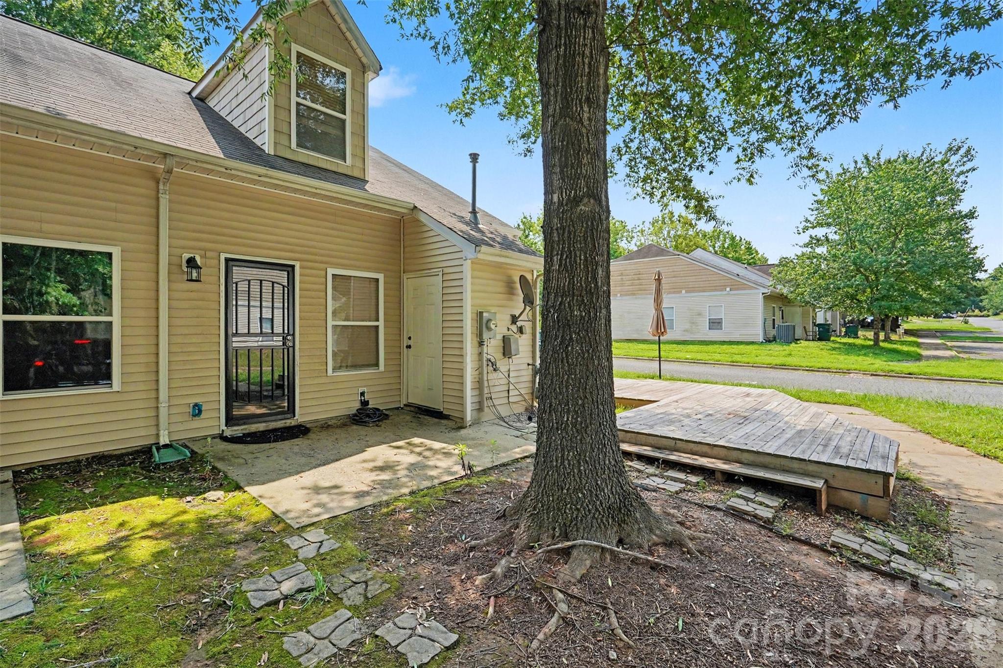 2729 Meadow Knoll Drive — Charlotte