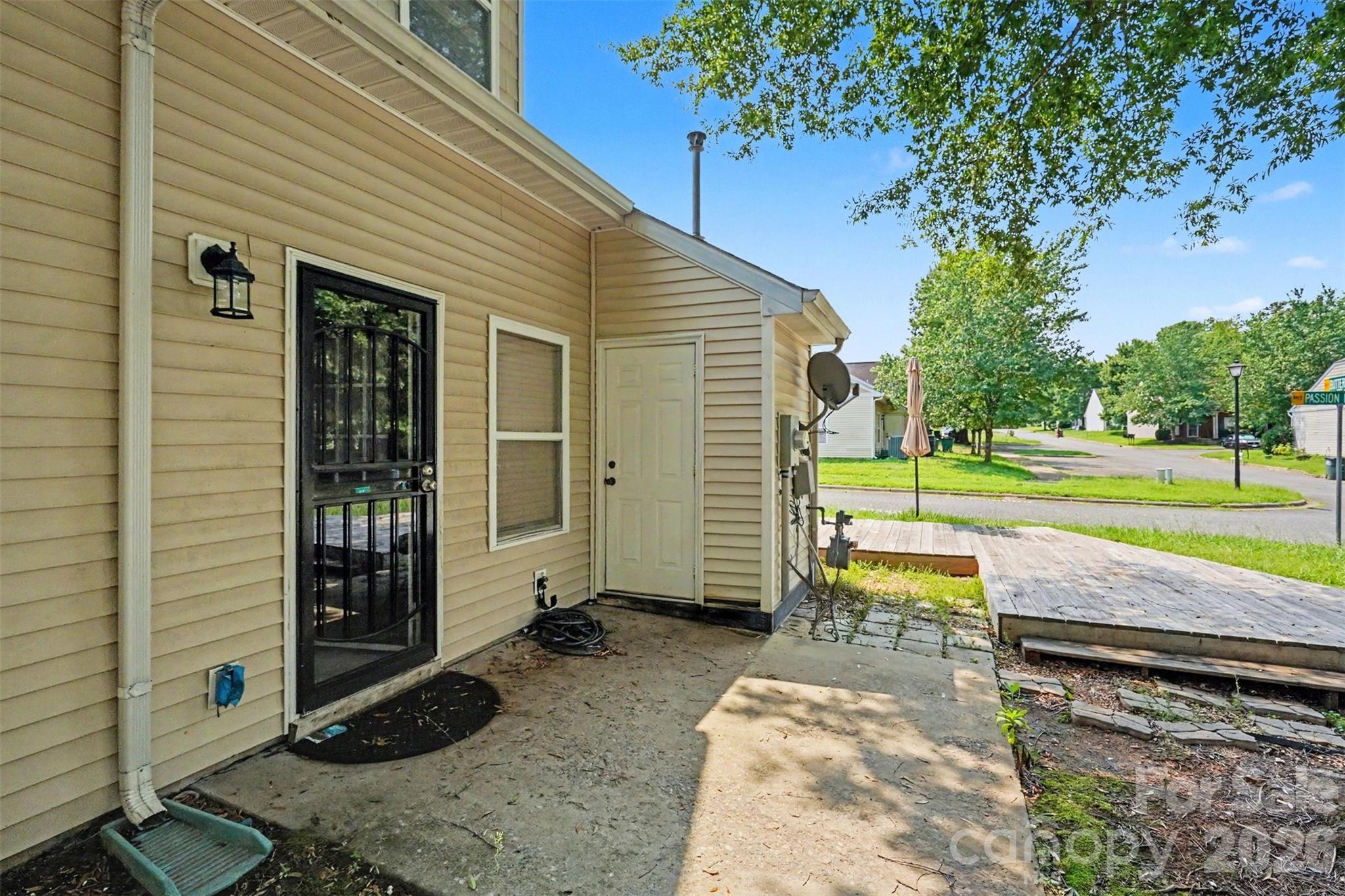 2729 Meadow Knoll Drive — Charlotte