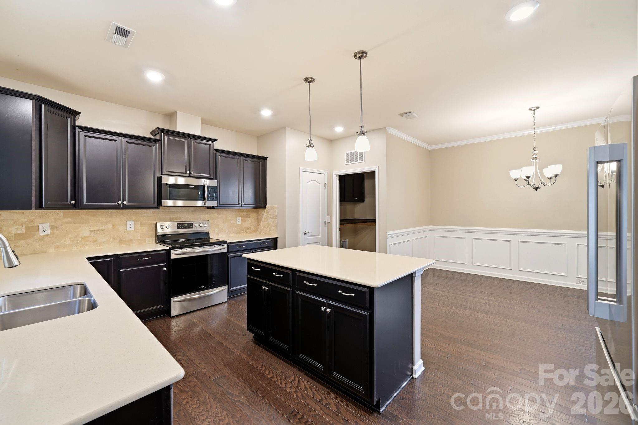 13313 Canterbury Castle Drive — Charlotte