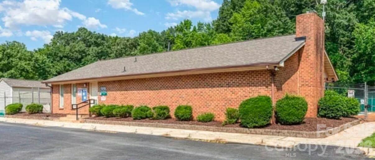 4824 Farm Pond Lane — Charlotte