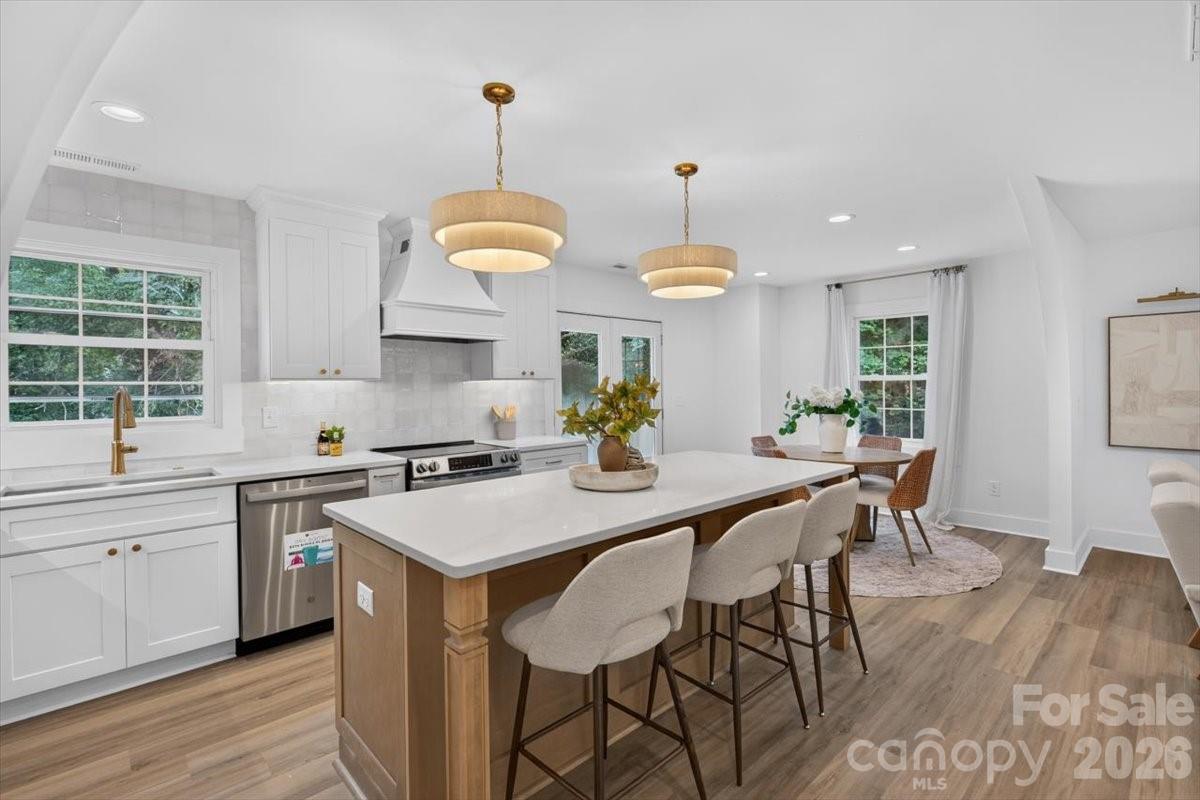 4752 Autumn Leaf Lane — Charlotte