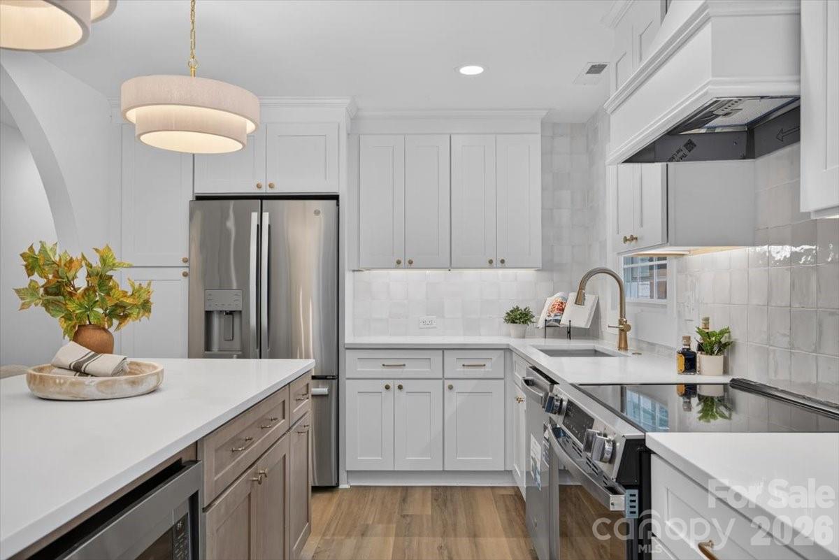4752 Autumn Leaf Lane — Charlotte