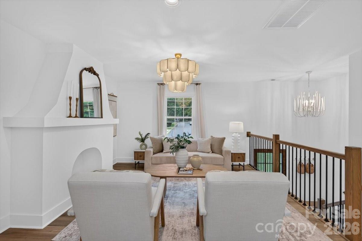 4752 Autumn Leaf Lane — Charlotte