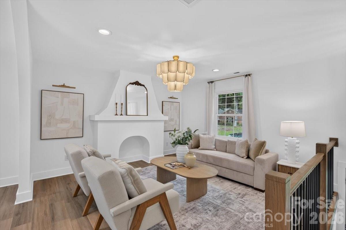 4752 Autumn Leaf Lane — Charlotte