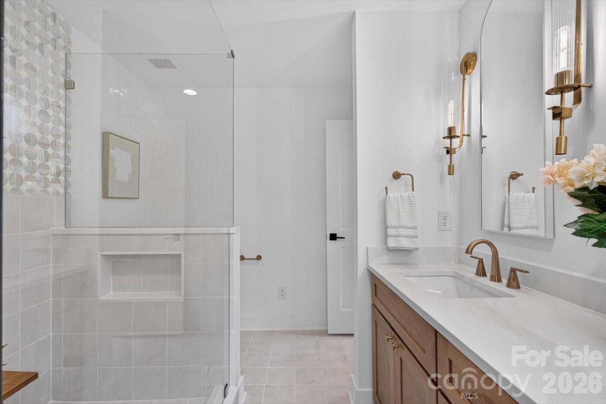 4752 Autumn Leaf Lane — Charlotte