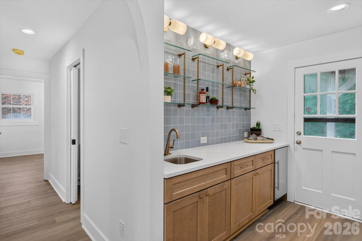 4752 Autumn Leaf Lane — Charlotte