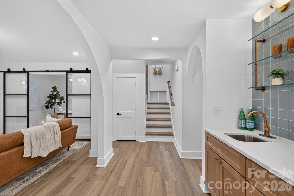 4752 Autumn Leaf Lane — Charlotte