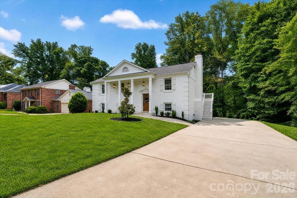 4752 Autumn Leaf Lane — Charlotte