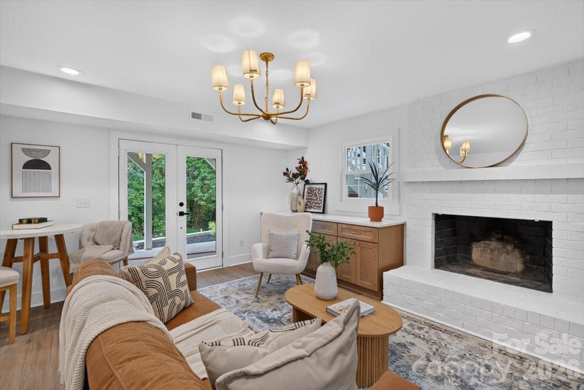 4752 Autumn Leaf Lane — Charlotte