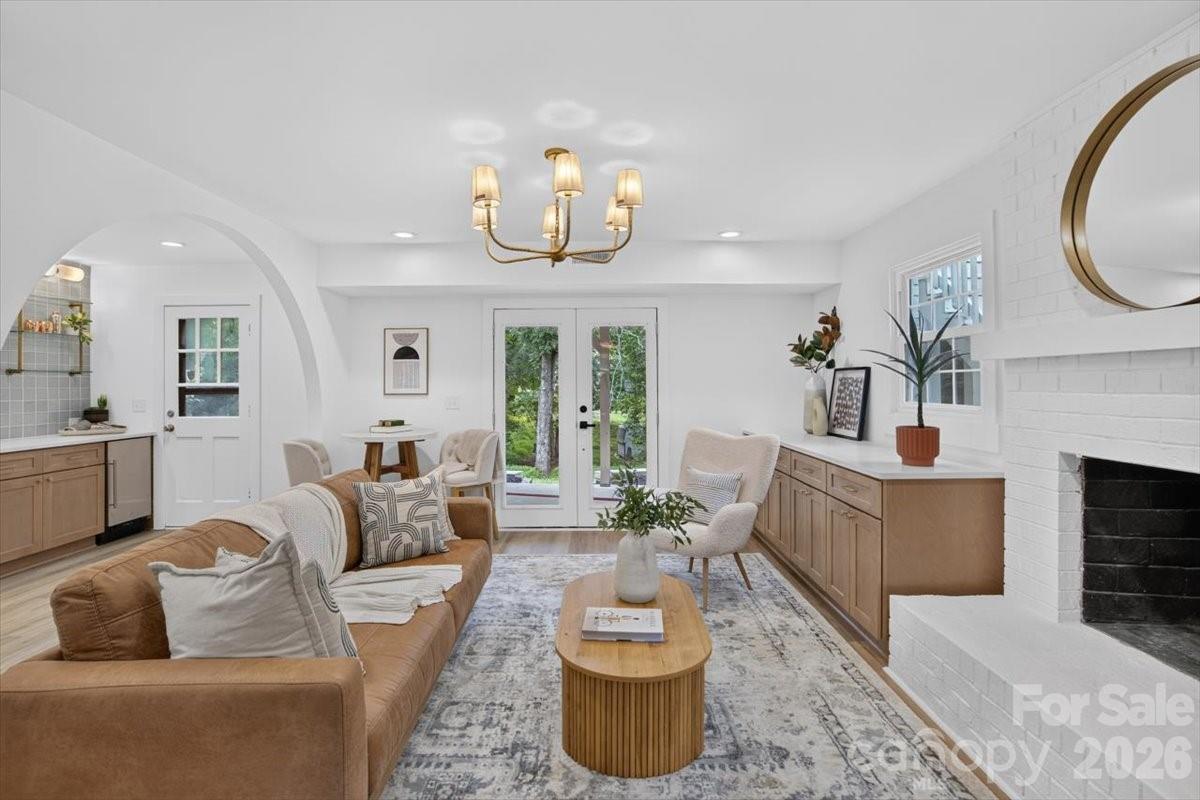4752 Autumn Leaf Lane — Charlotte