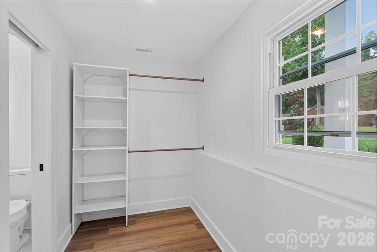 4752 Autumn Leaf Lane — Charlotte