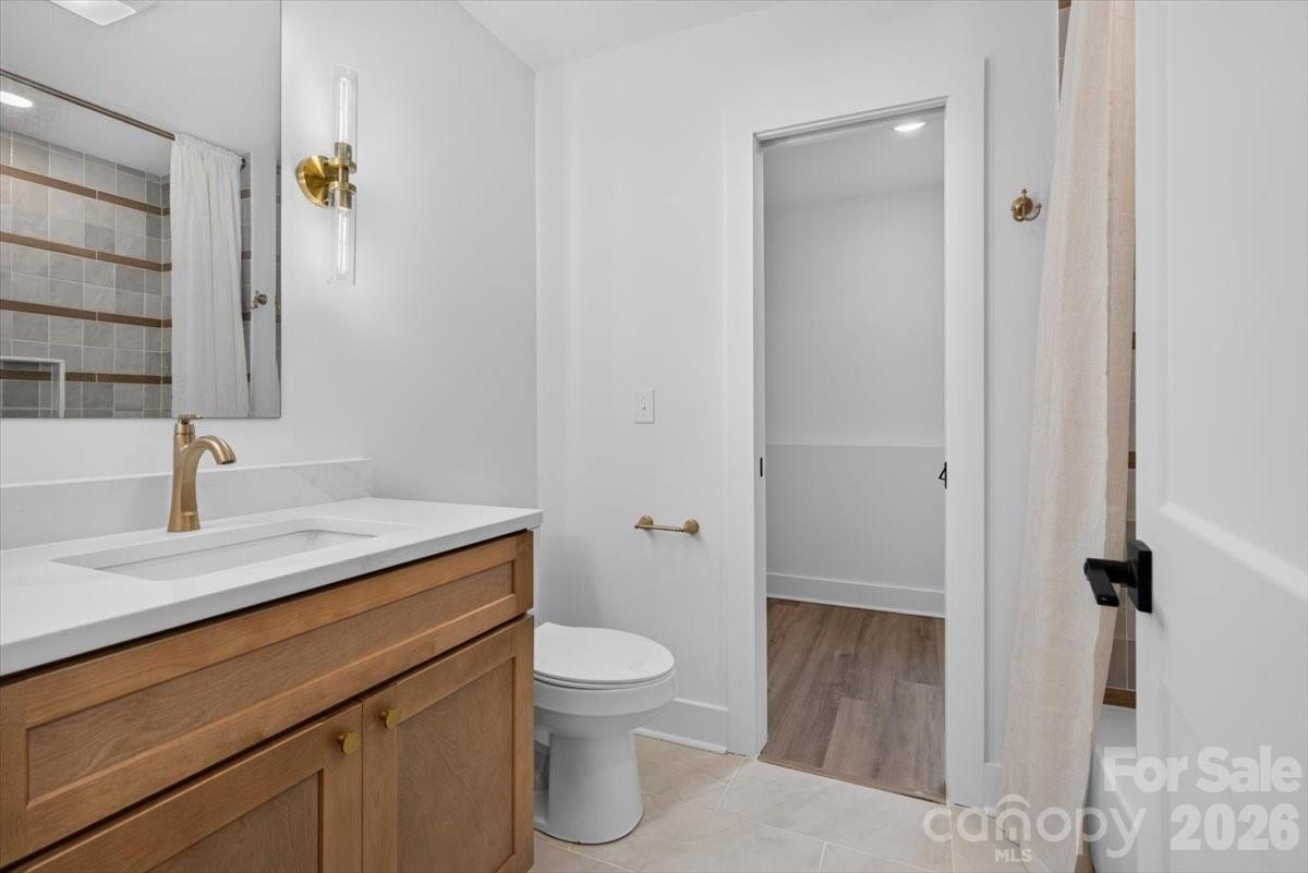 4752 Autumn Leaf Lane — Charlotte