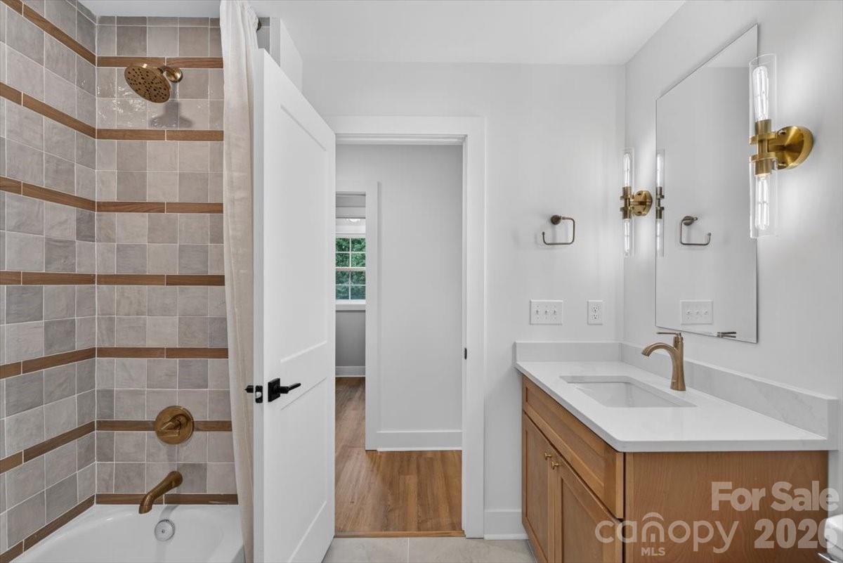 4752 Autumn Leaf Lane — Charlotte
