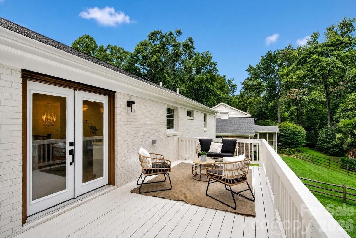 4752 Autumn Leaf Lane — Charlotte