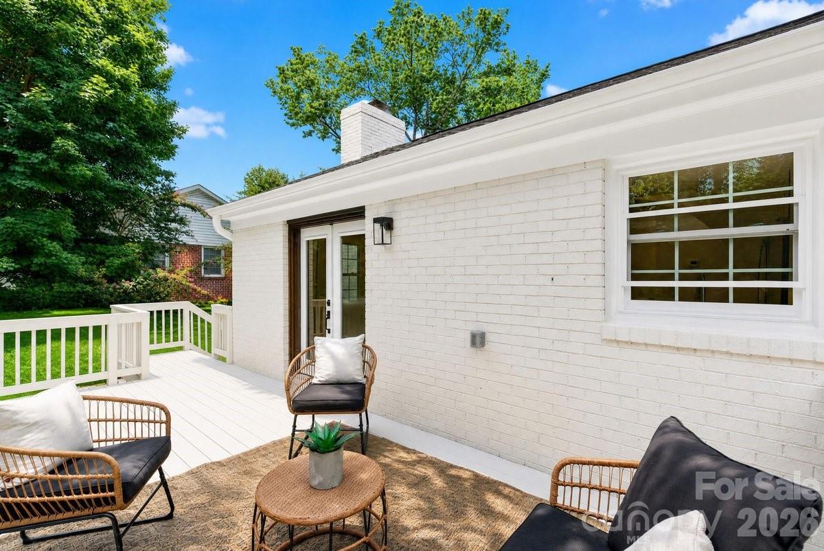 4752 Autumn Leaf Lane — Charlotte