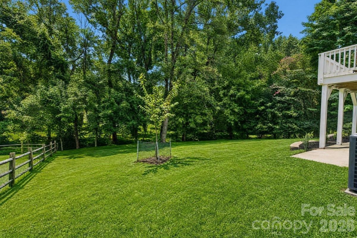 4752 Autumn Leaf Lane — Charlotte