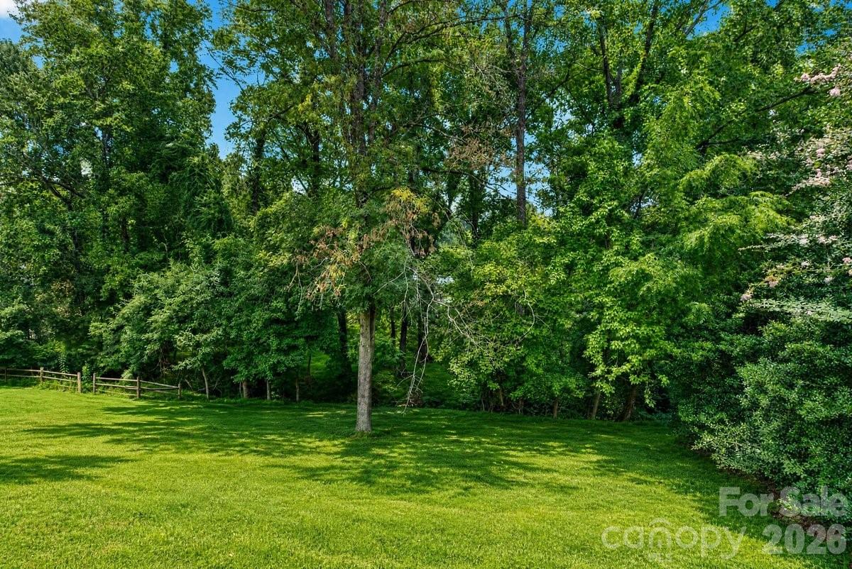4752 Autumn Leaf Lane — Charlotte