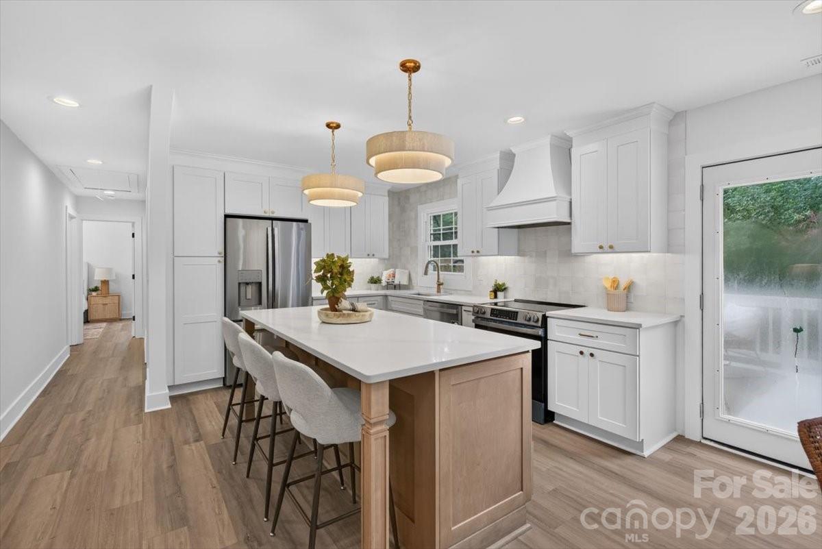 4752 Autumn Leaf Lane — Charlotte