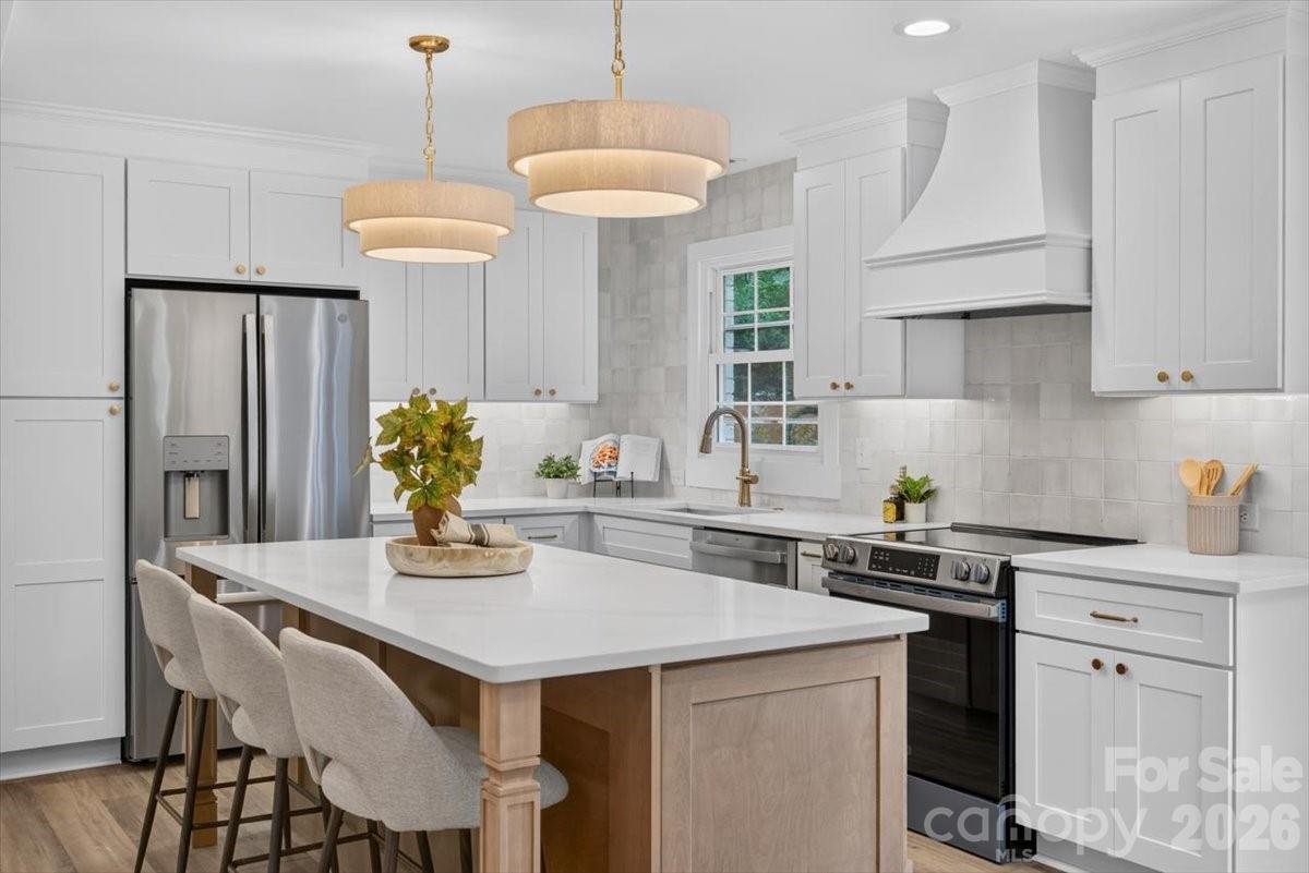4752 Autumn Leaf Lane — Charlotte