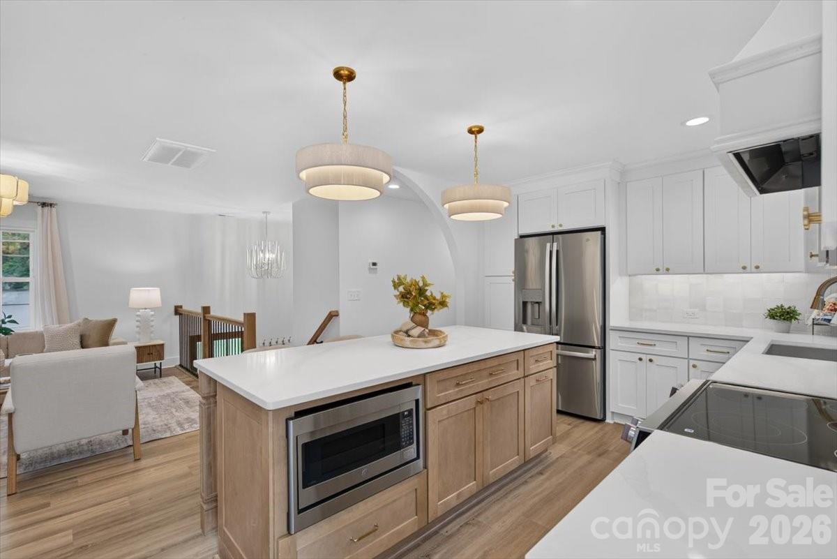 4752 Autumn Leaf Lane — Charlotte