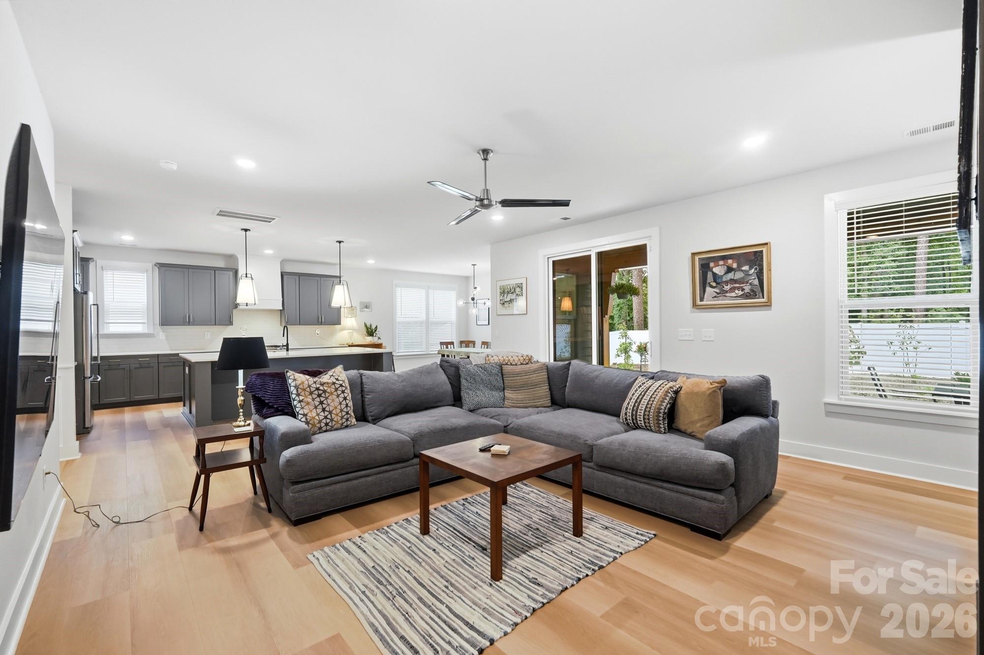 3041 Kinger Lane — Matthews