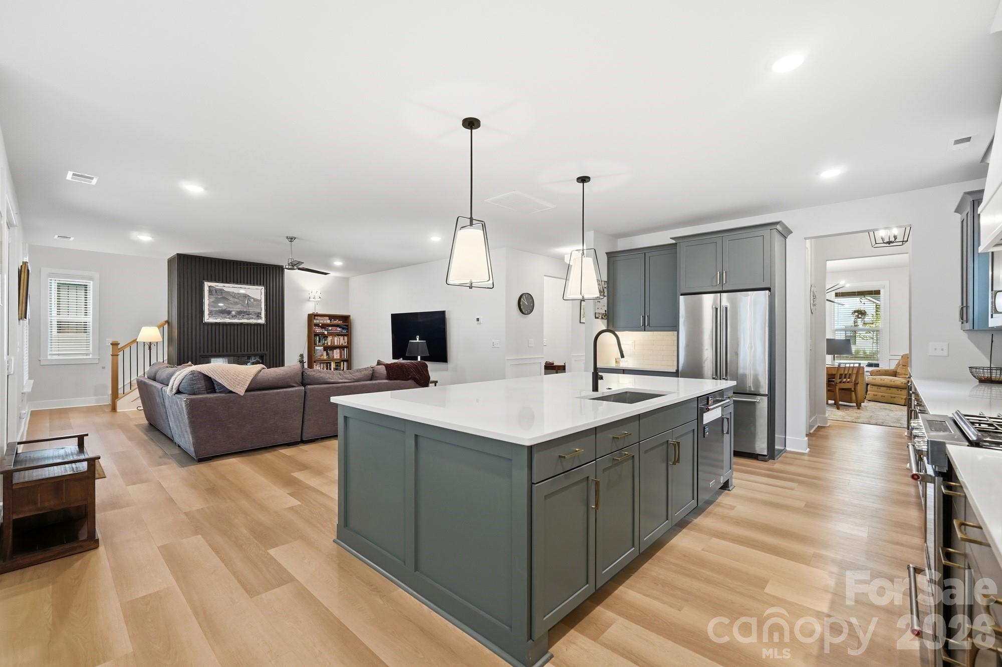 3041 Kinger Lane — Matthews