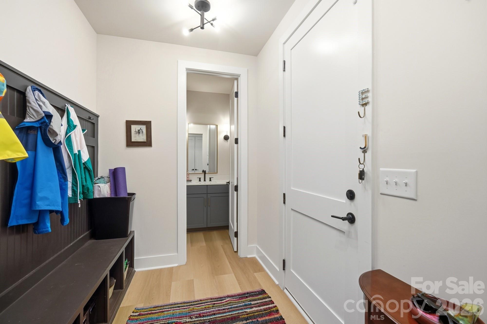 3041 Kinger Lane — Matthews