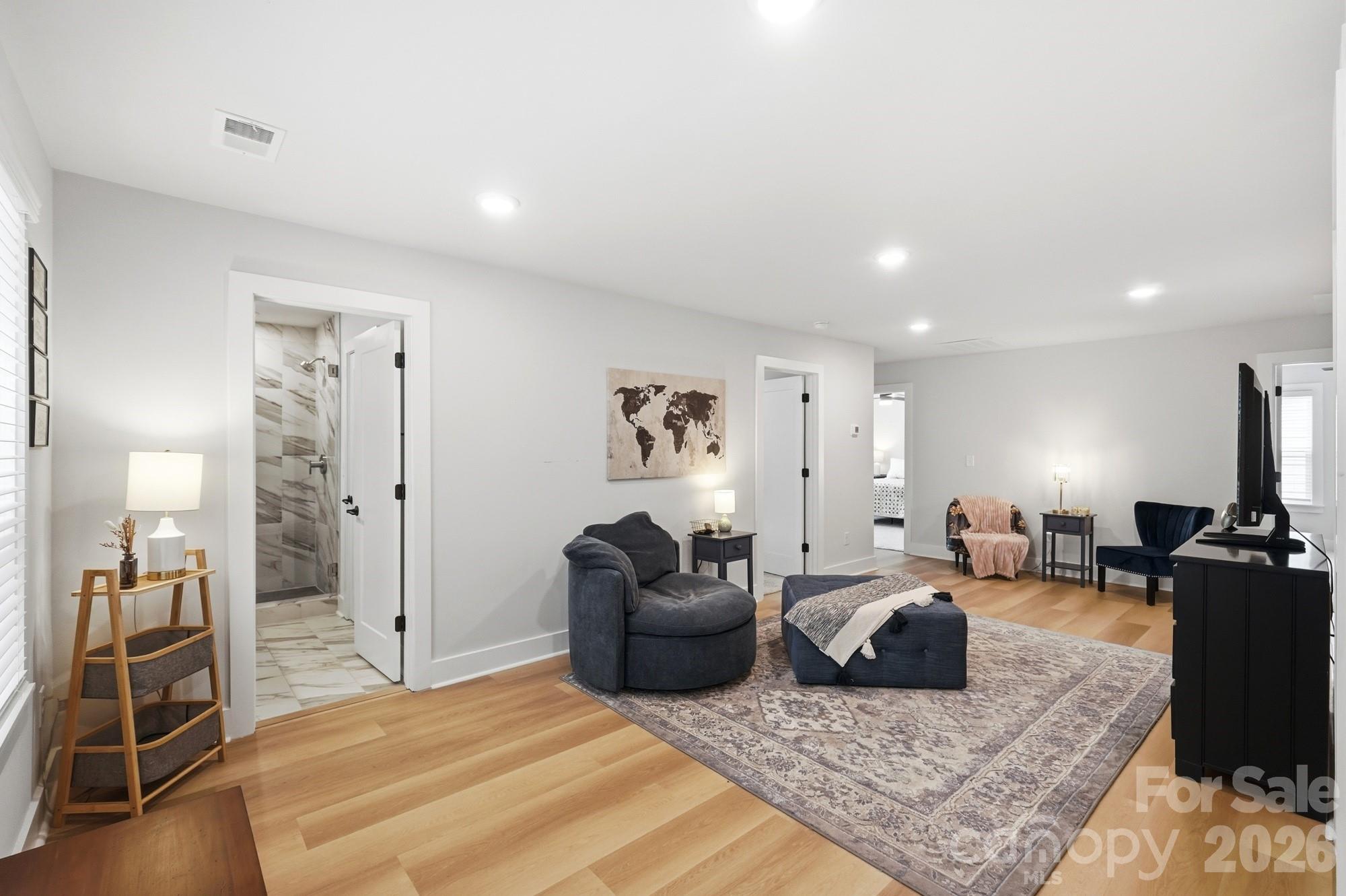 3041 Kinger Lane — Matthews