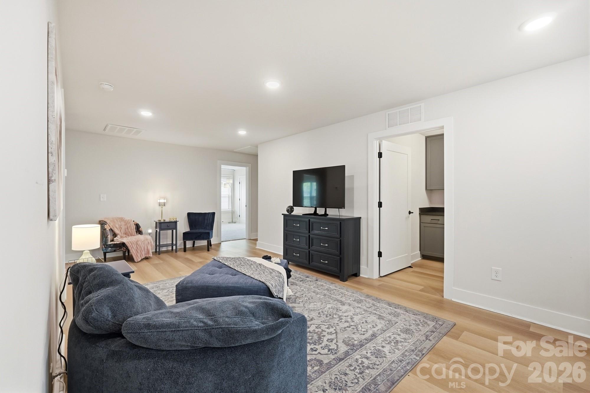 3041 Kinger Lane — Matthews