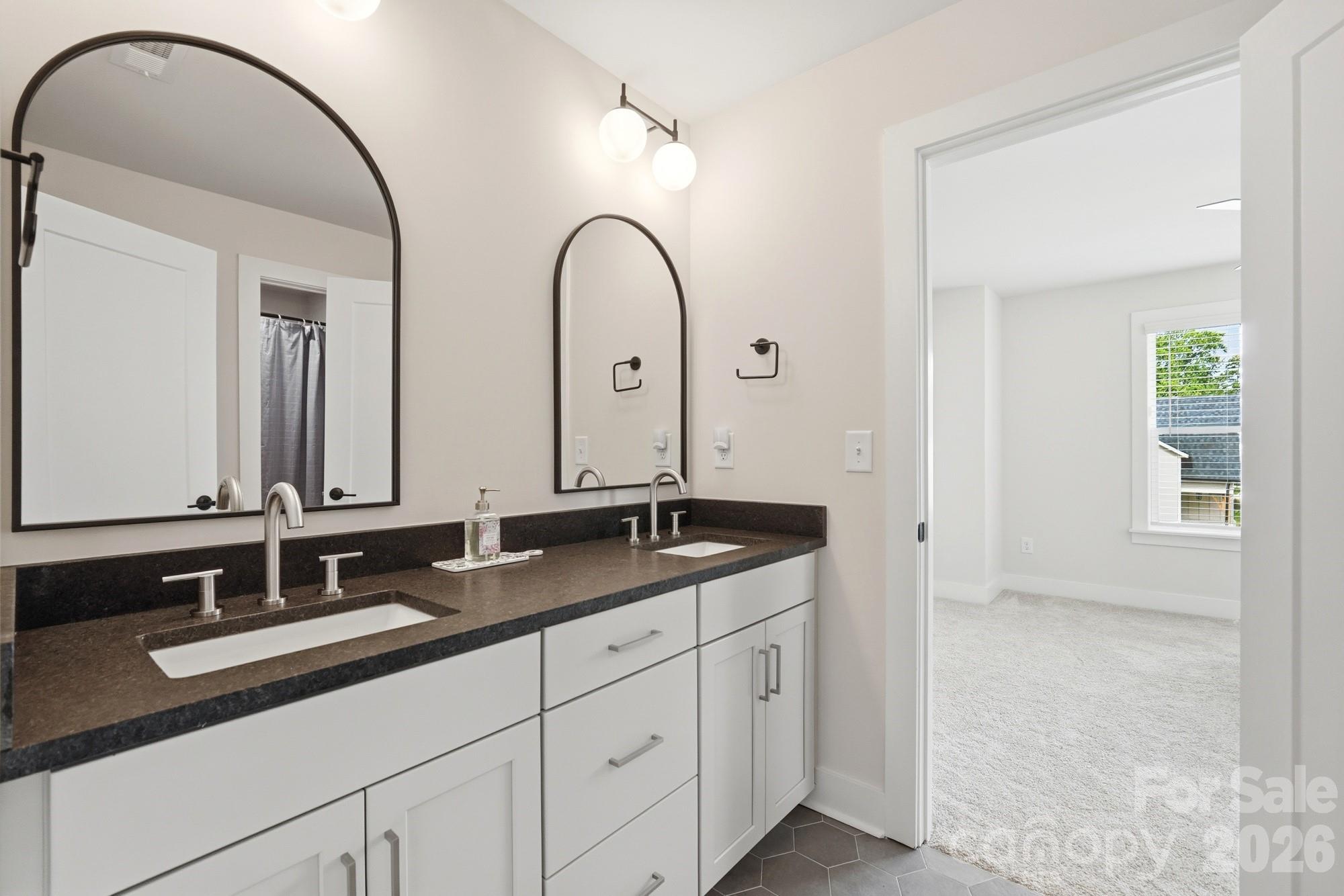 3041 Kinger Lane — Matthews