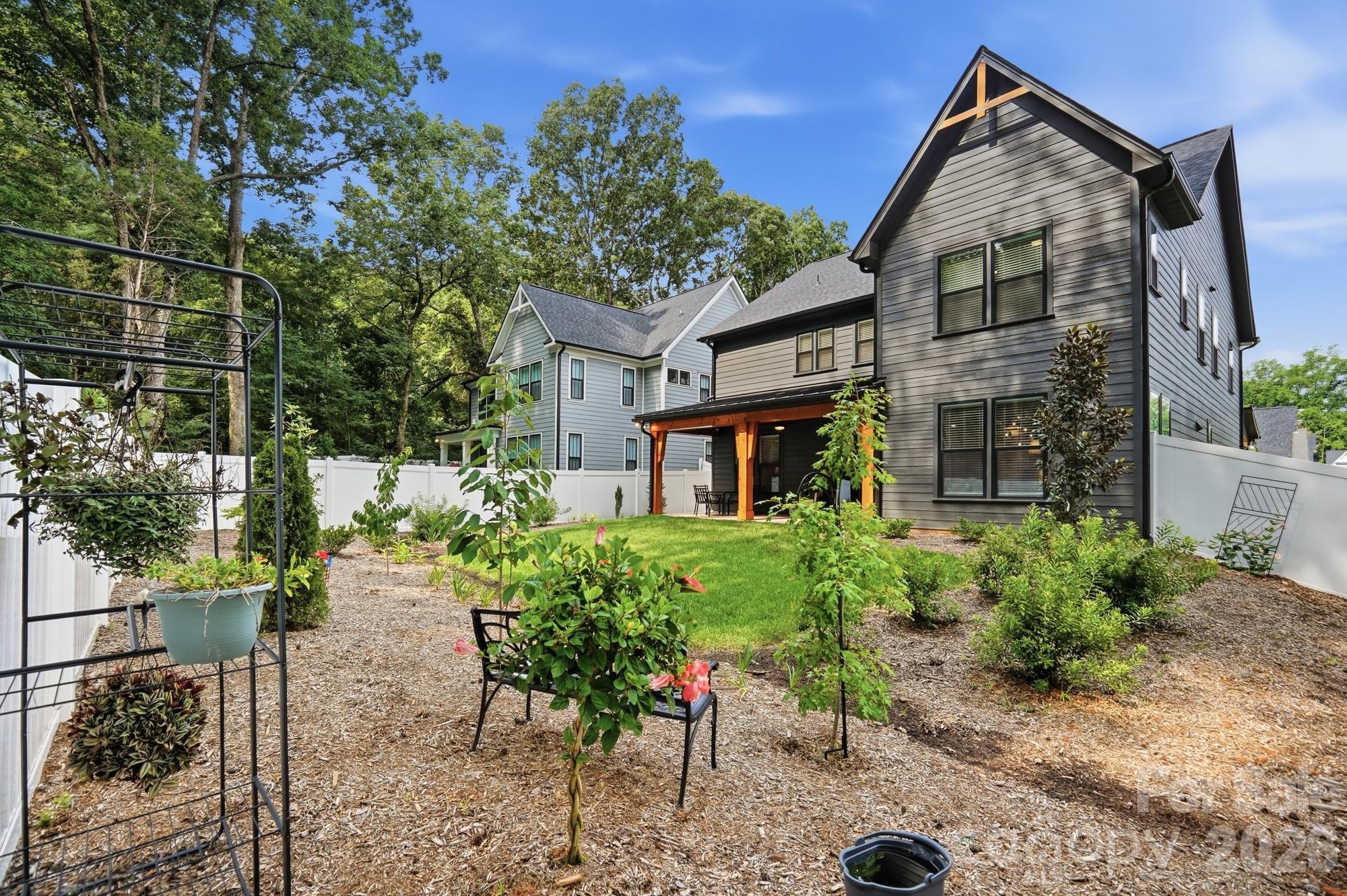 3041 Kinger Lane — Matthews