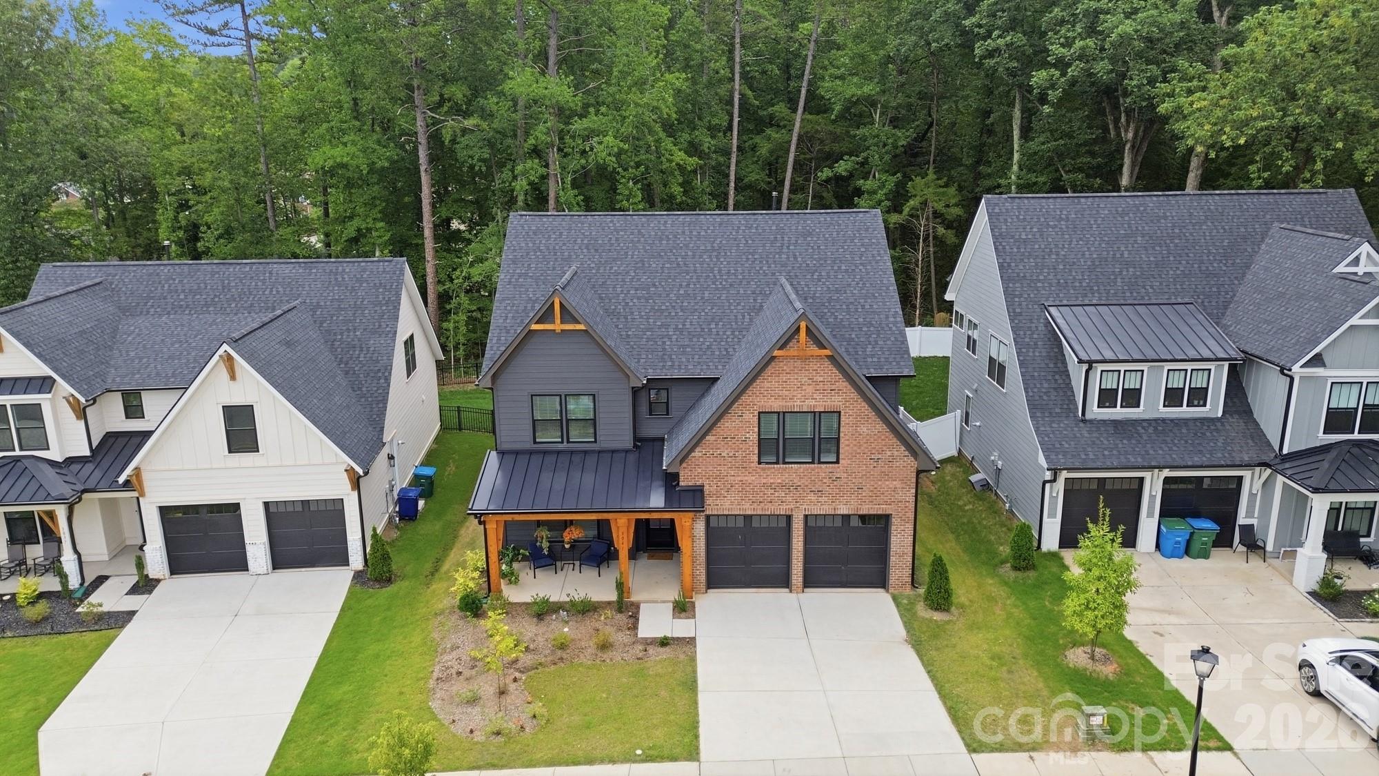 3041 Kinger Lane — Matthews