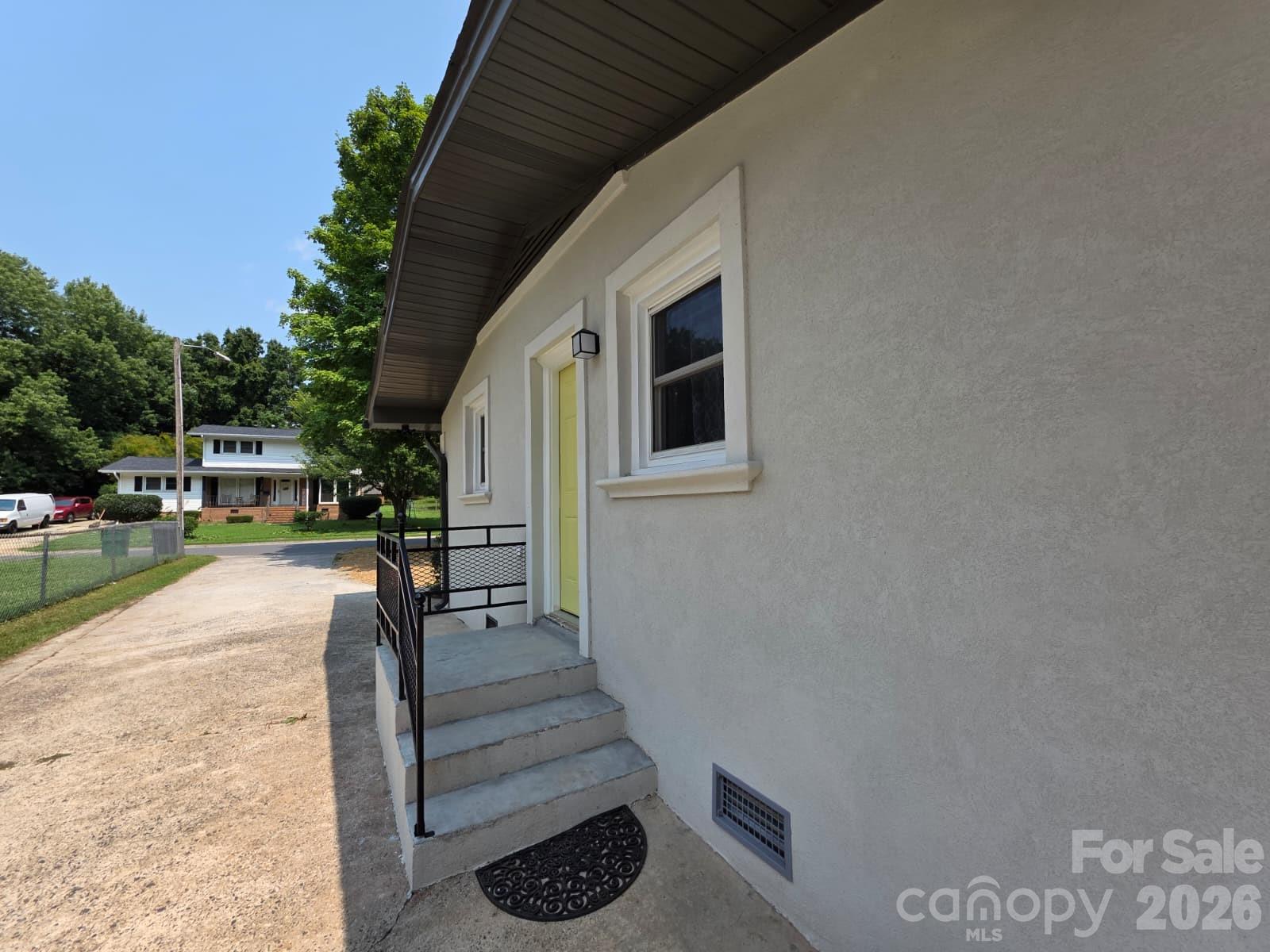 1501 VANCOUVER Drive — Charlotte