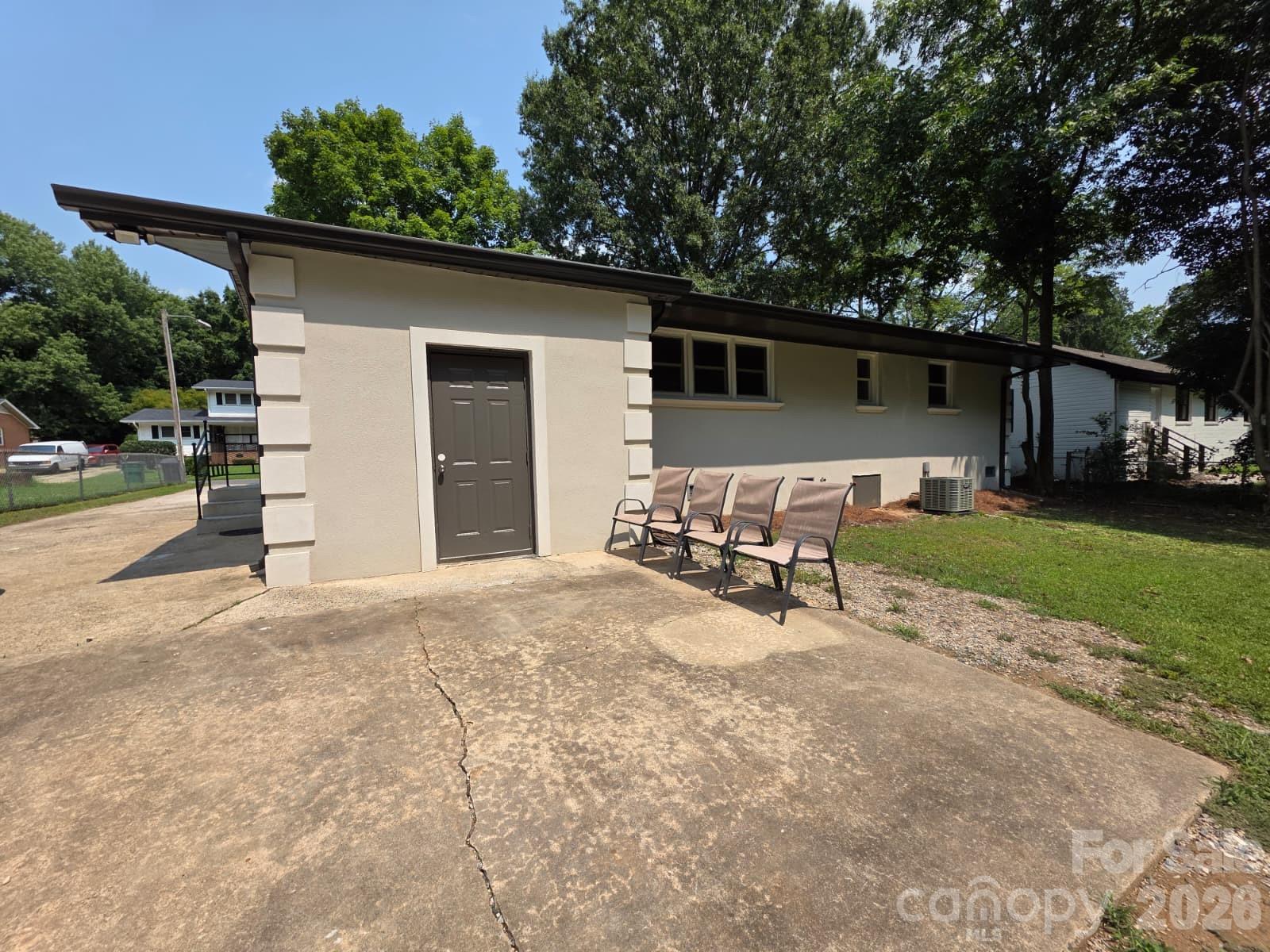 1501 VANCOUVER Drive — Charlotte