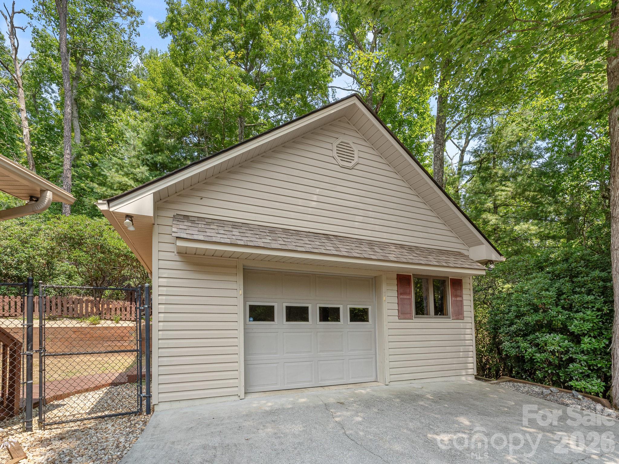 620 Thunder Road — Brevard
