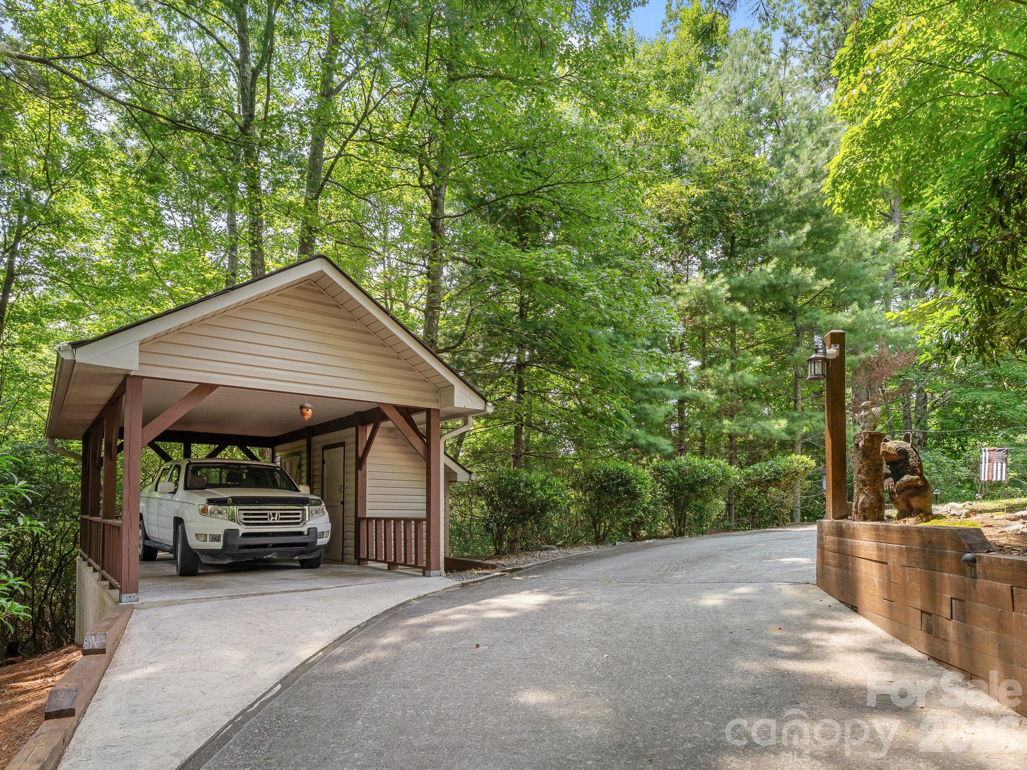 620 Thunder Road — Brevard