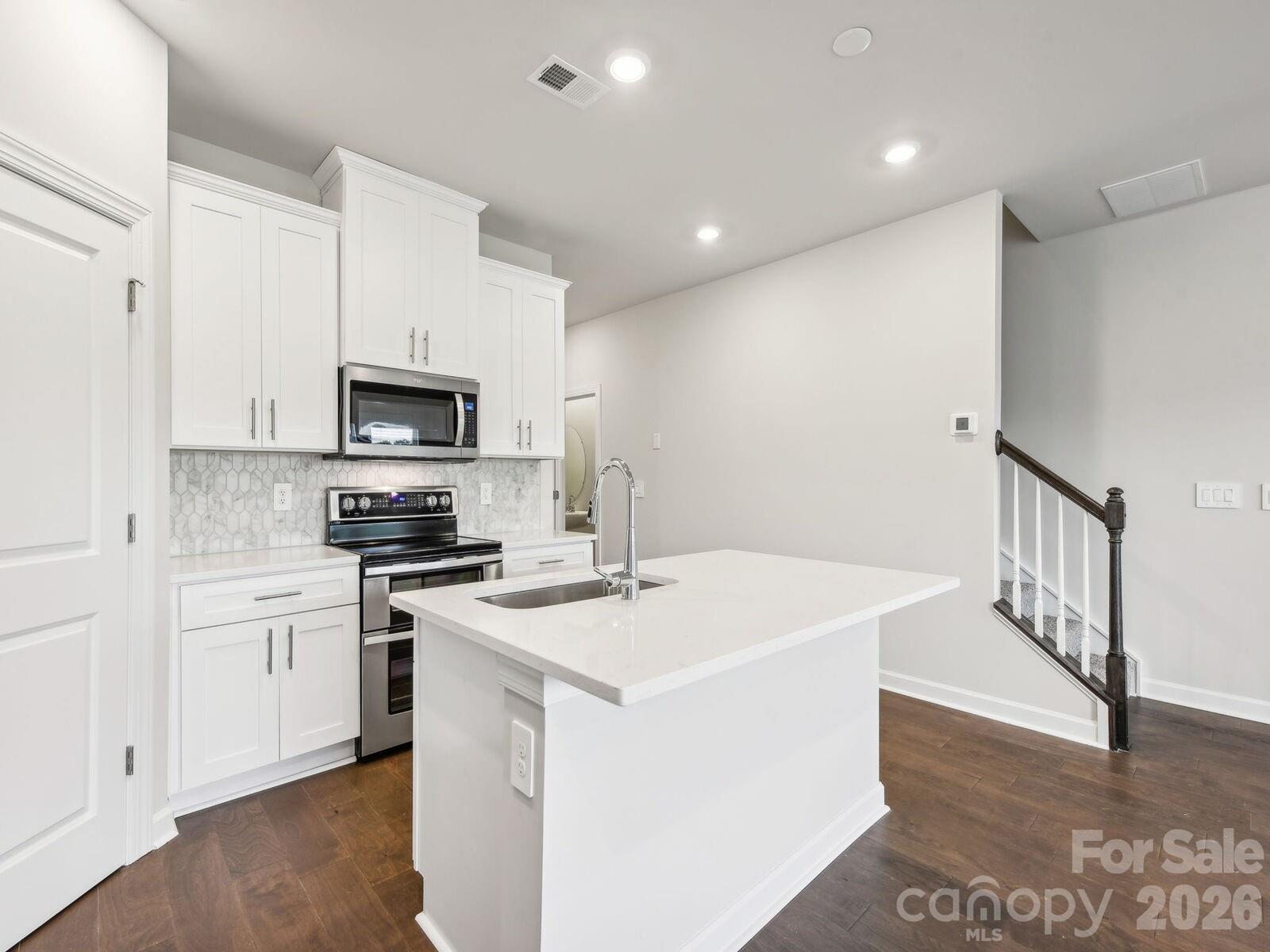 9016 Foggy Brook Loop — Charlotte