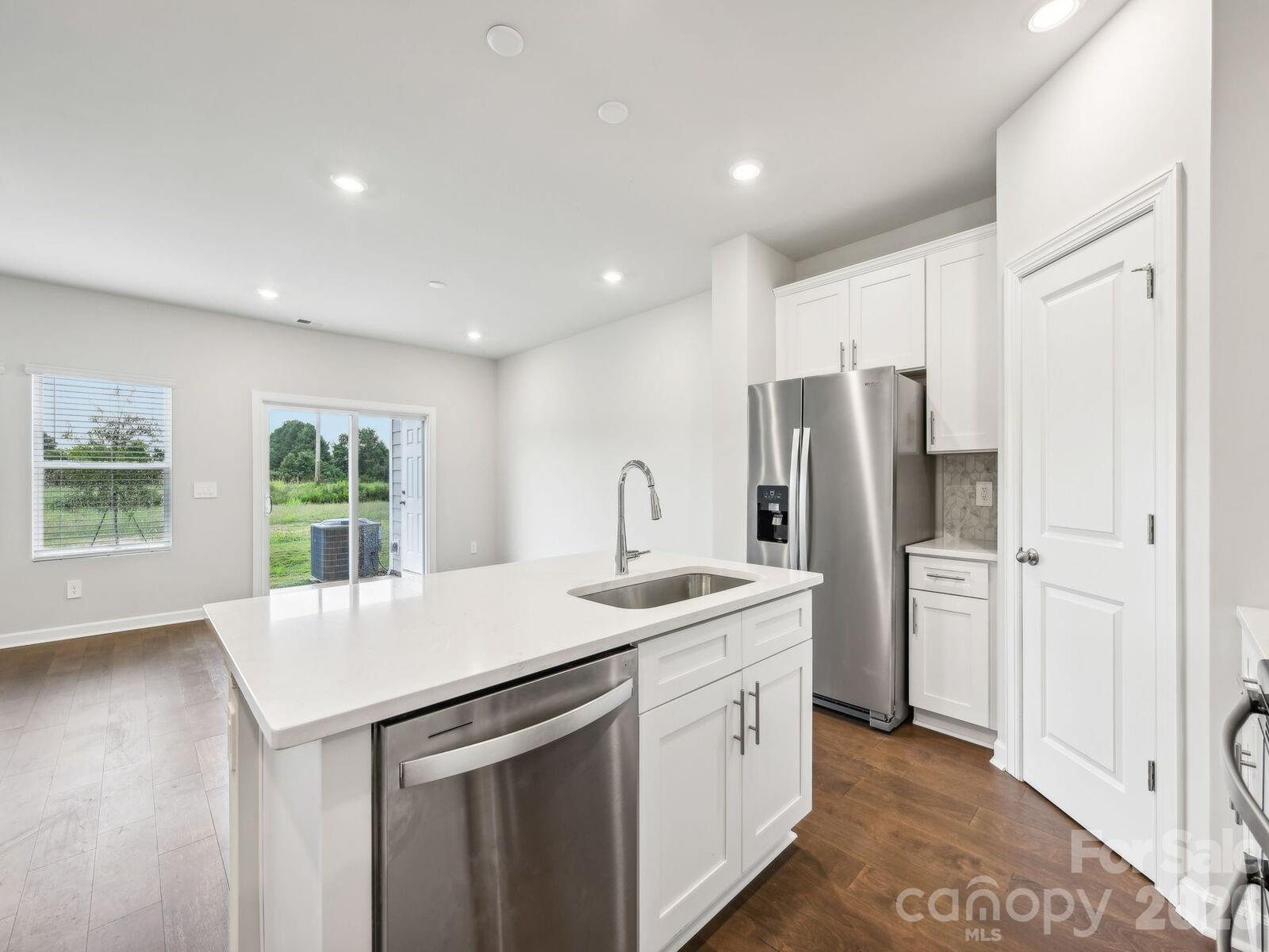 9016 Foggy Brook Loop — Charlotte