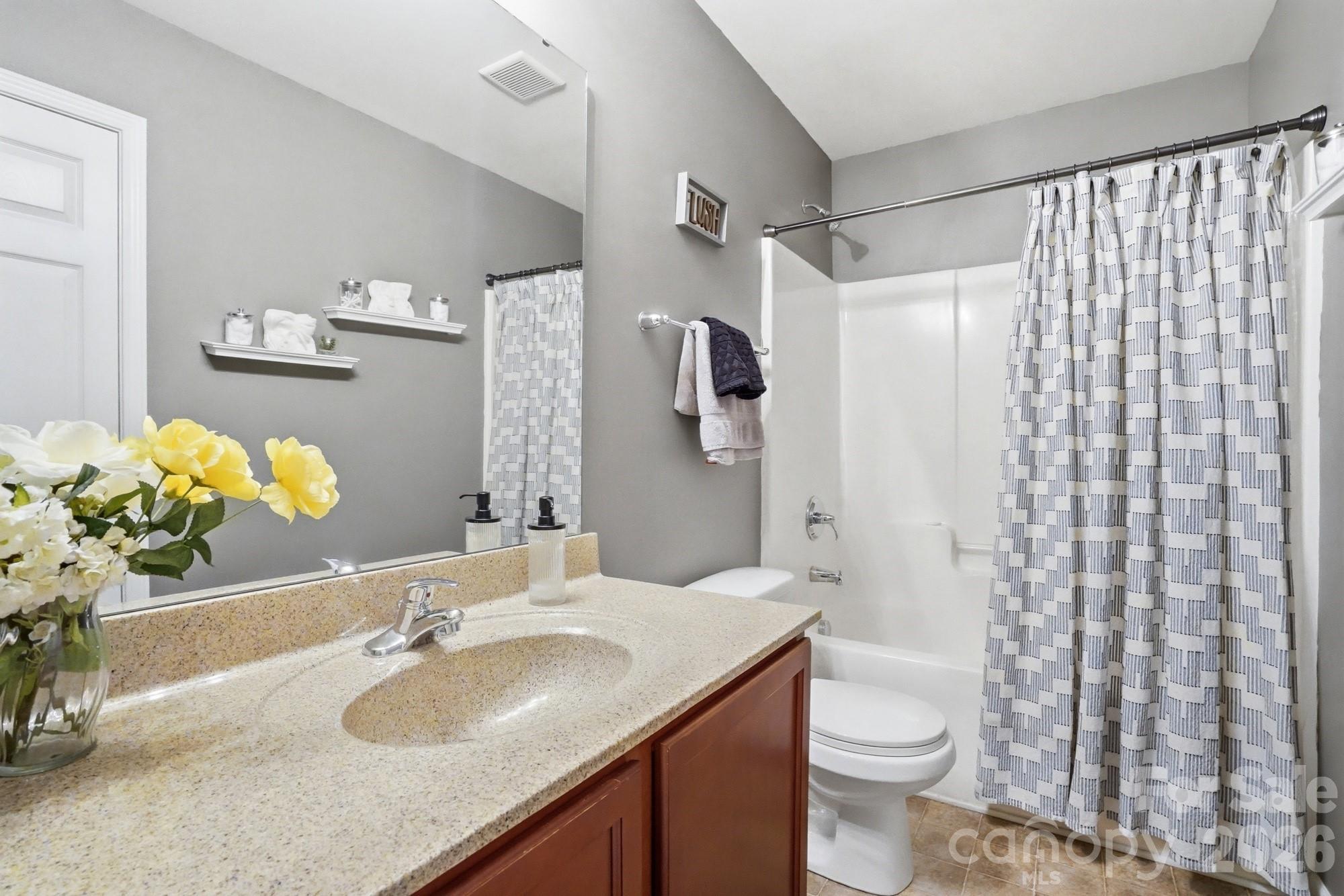 12119 Canal Drive — Huntersville