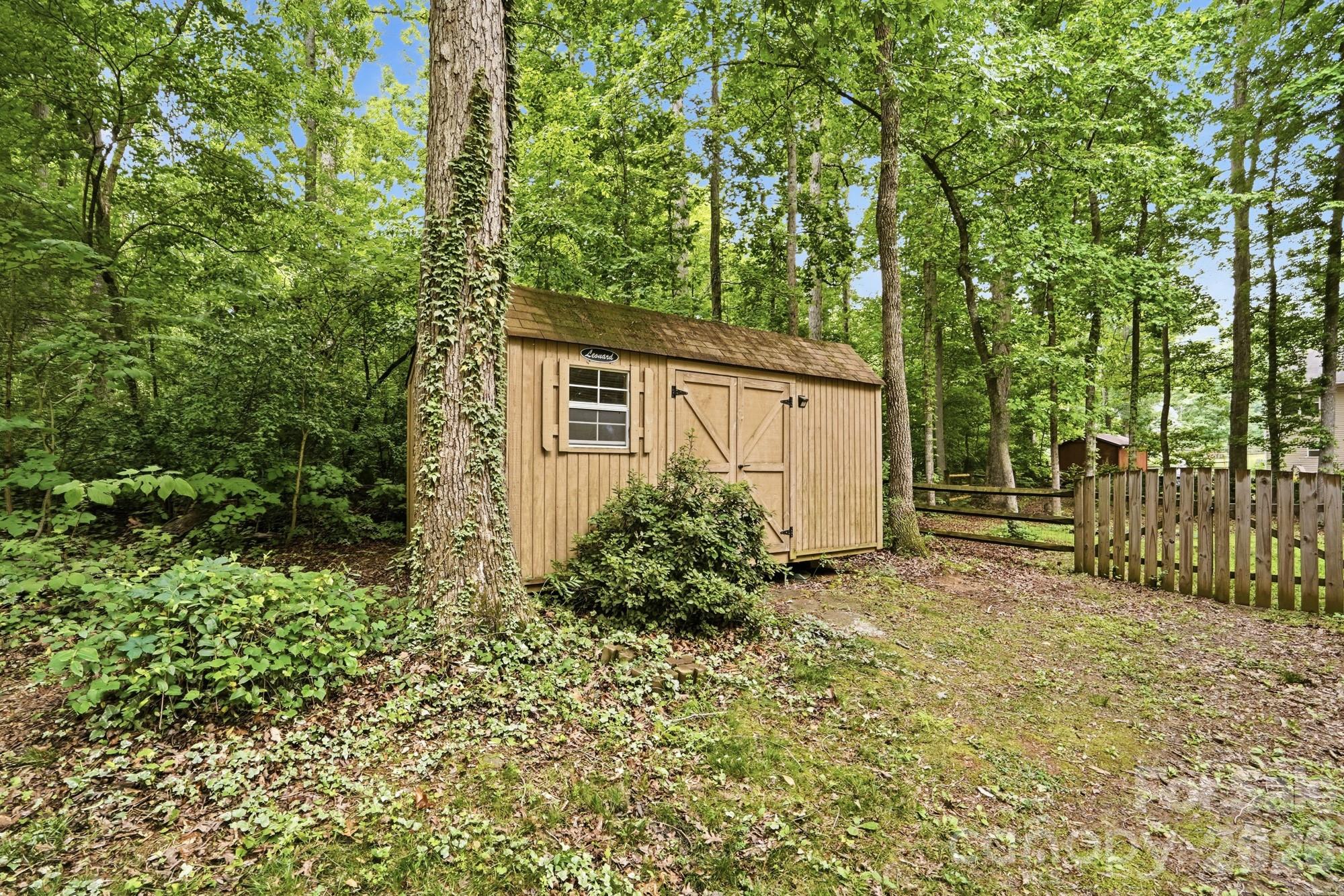 12119 Canal Drive — Huntersville