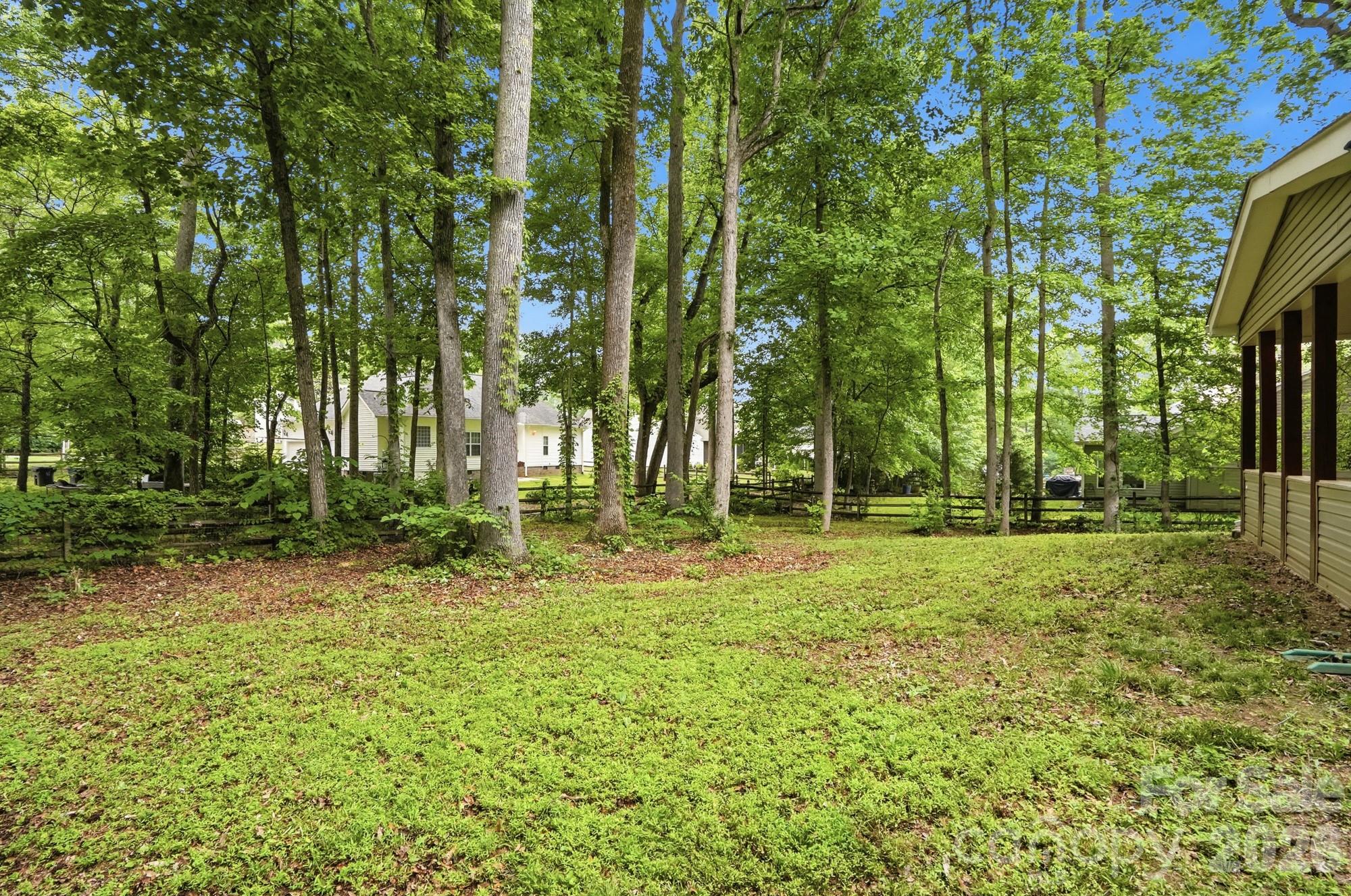 12119 Canal Drive — Huntersville