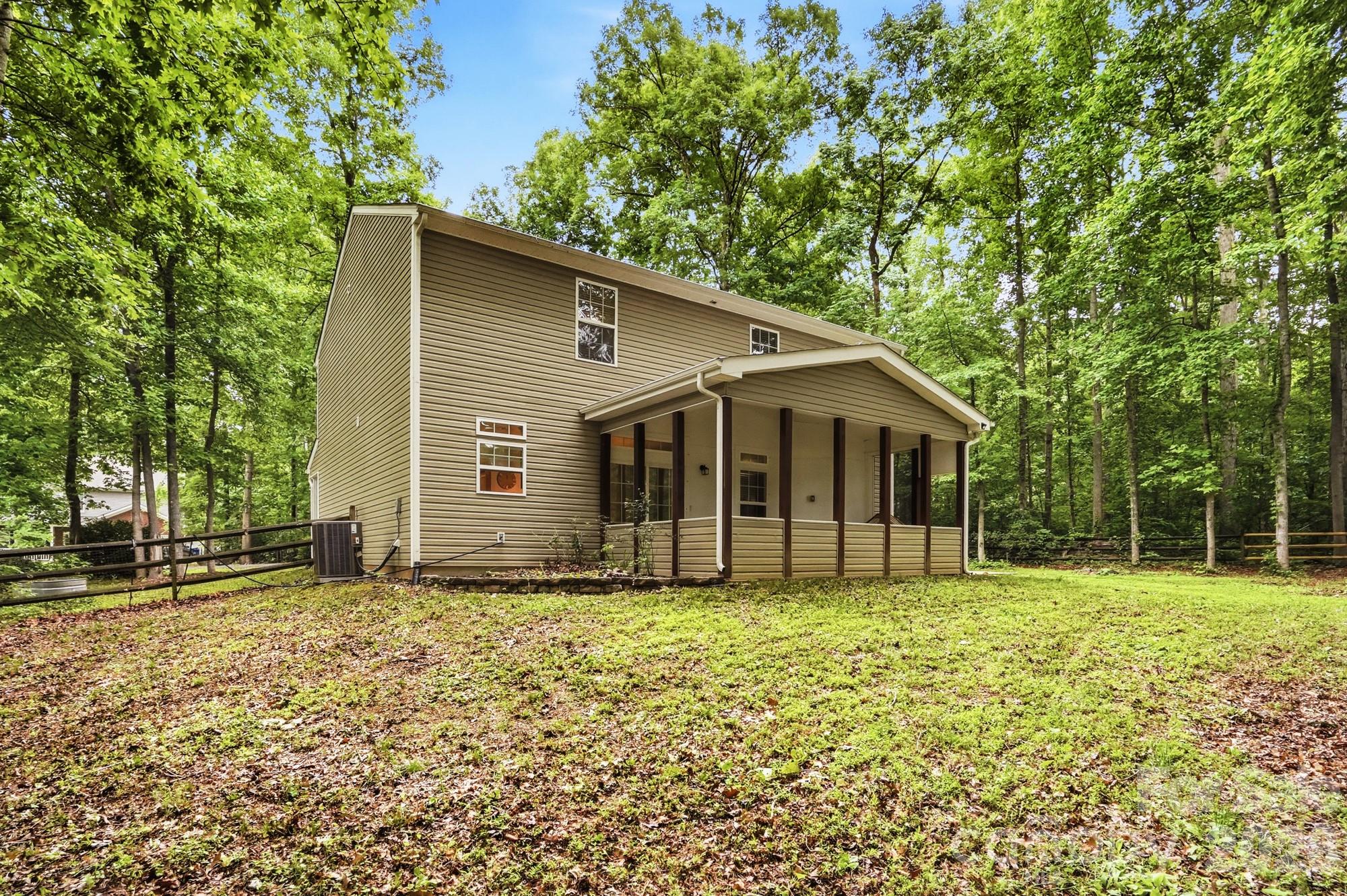 12119 Canal Drive — Huntersville