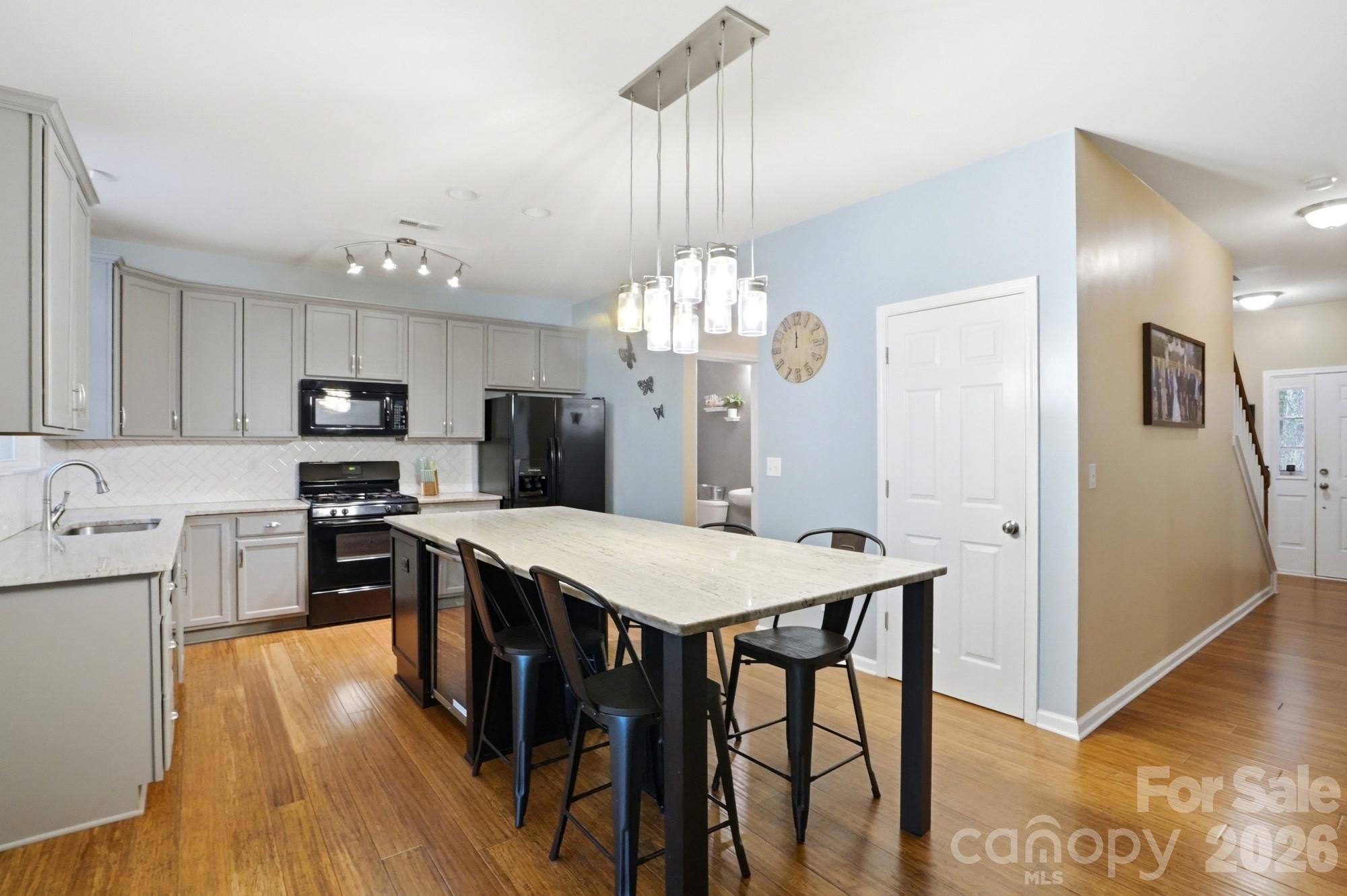 12119 Canal Drive — Huntersville
